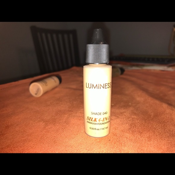 Luminess silk 4 in 1 foundation shade 40 - Picture 3 of 3